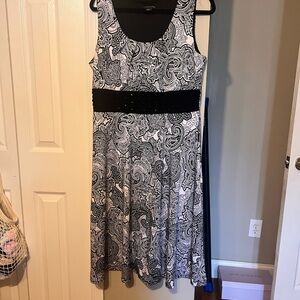 Elegant Black and White Paisley Midi Dress